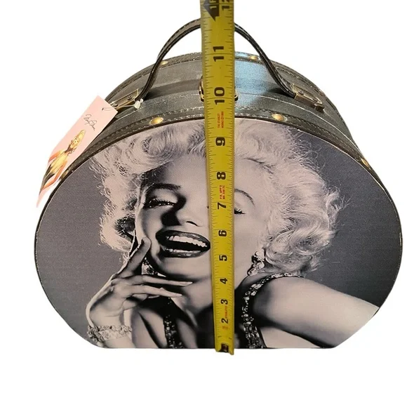 NWT Marilyn Monroe purse for those who loved her fabulous excellent condition - Picture 9 of 9